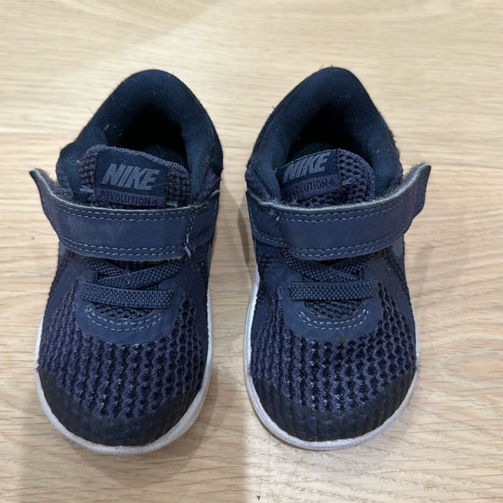 Nike toddler sz 5 sneakers